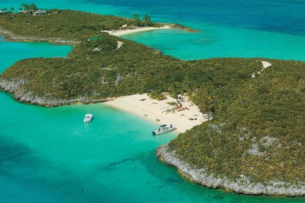 Little halls. Остров little Hall’s Pond cay в багамском архипелаге. Остров Джонни Деппа на карте. Дом на острове Джонни Деппа. Звездные острова.