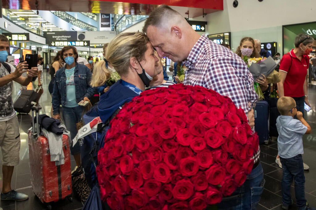 Naša strelkyňa po prílete z olympiády s manželom.