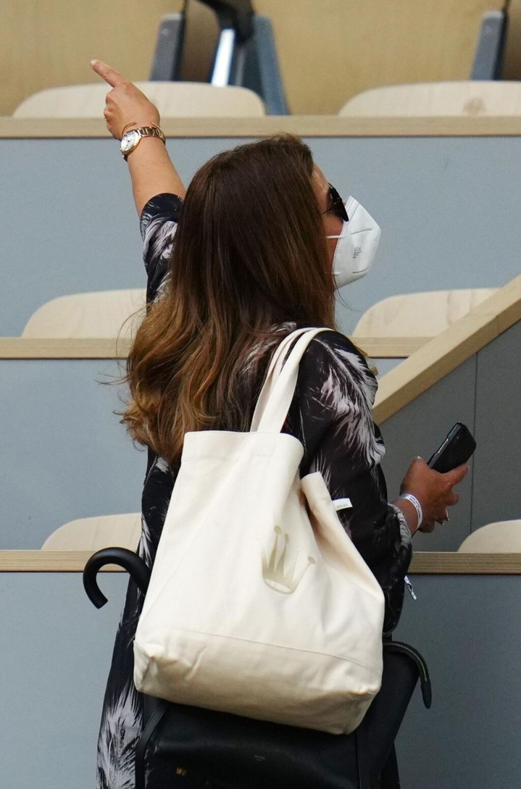 Mirka odchádzala z tribúny s taškou, s ktorou vyzerala, akoby po skončení zápasu išla na nákup do supermarketu.