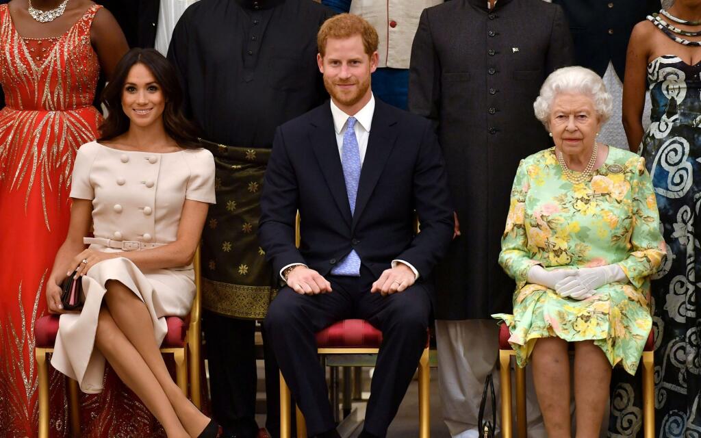 Rozhodla sa kráľovná dať príučku princovi Harrymu a jeho manželke Meghan?