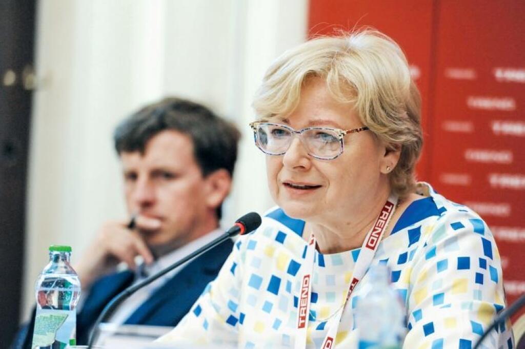 Z najhoršieho sú sprostredkovatelia vonku. Poslanci zmiernili pravidlá