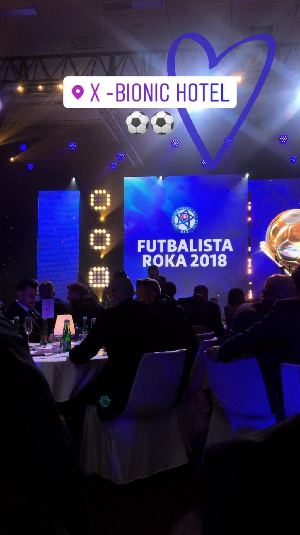 Viktória inklinuje k futbalu.