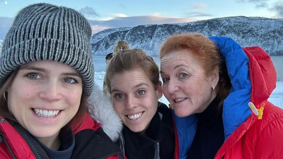 Sarah Ferguson s dcérami, zľava, princeznami Eugenie a Beatrice.