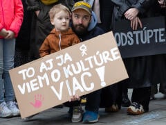 V Bratislave sa opäť protestovalo! Terčom demonštrantov nebola len Šimkovičová FOTO