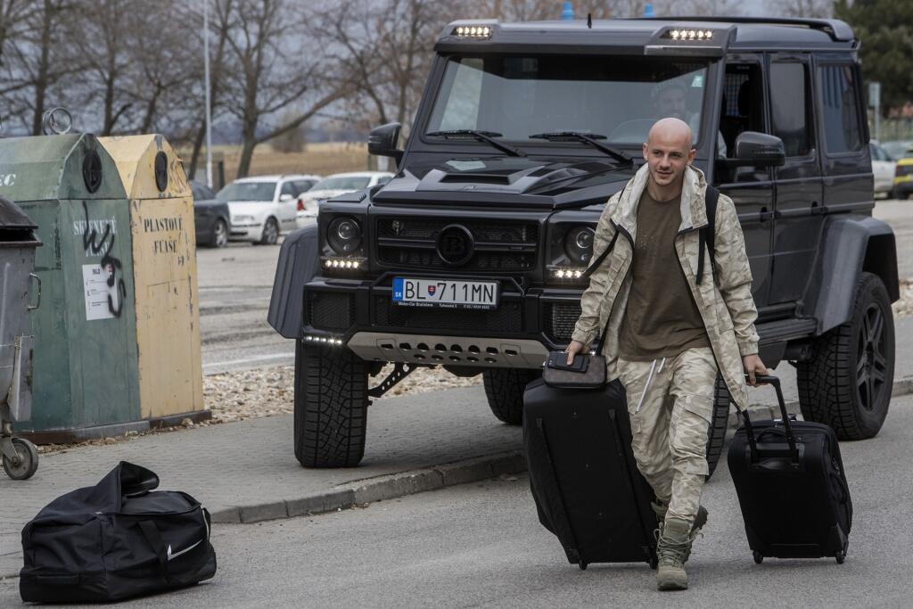 Krídelník bratislavského Slovana Vladimír Weiss mladší je známy tým, že je zaťažený na luxusný Mercedes triedy G.