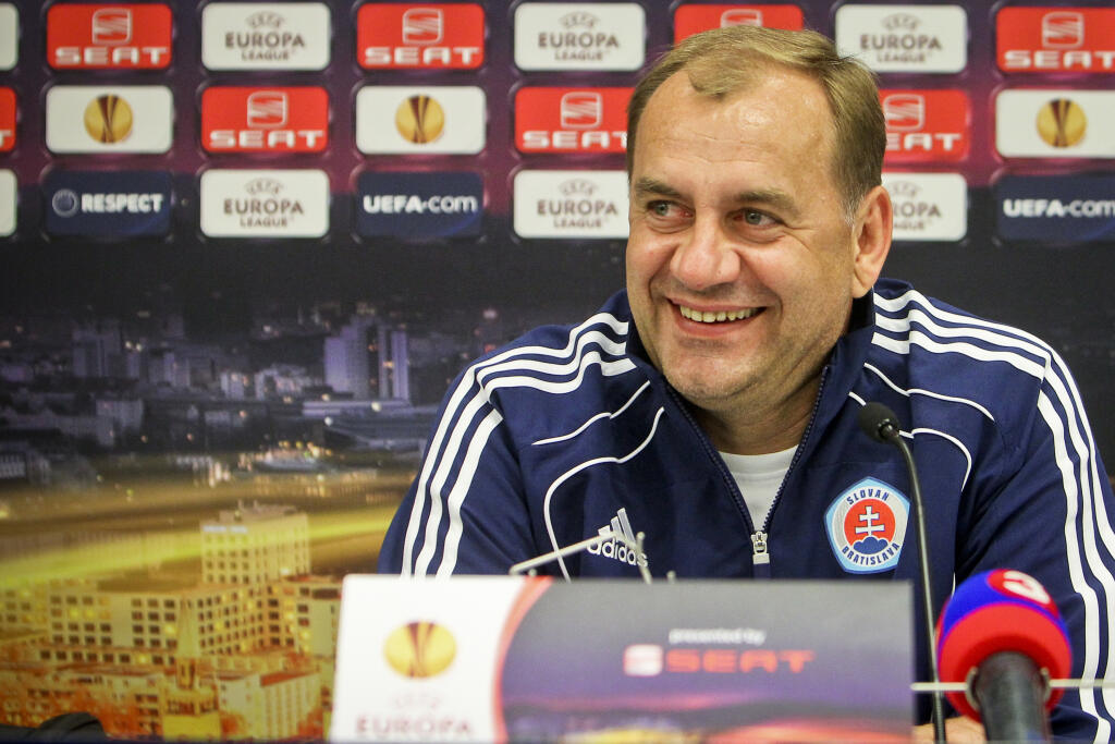 Weiss viedol Slovan v sezóne 2011/2012.