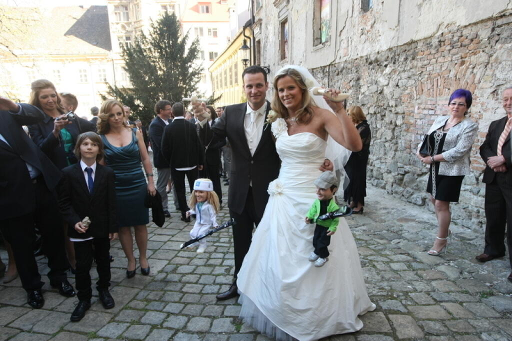 Lyžiarka Veronika Velez Zuzulová si v Bratislave zobrala za manžela Francúza Romaina Veleza.