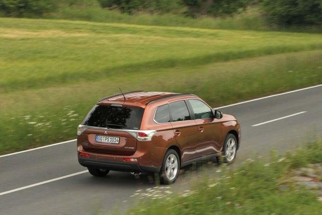 TREND test Mitsubishi Outlander 3G 2,2 D-DI Instyle