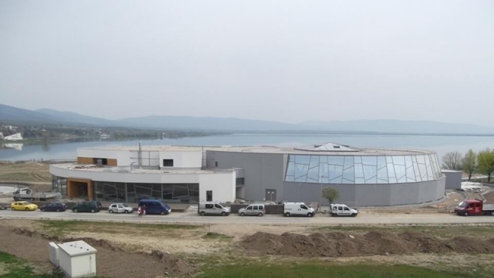Stavbári finišujú: Po dvoch rokoch sa blížia k cieľu.