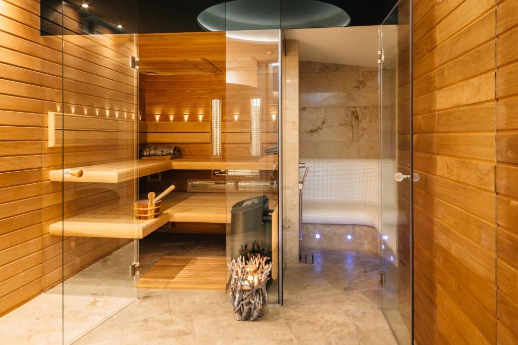 Samozrejmou súčasťou penziónu je sauna, v ktorej môžete tráviť toľko času, koľko sa vám len zachce.