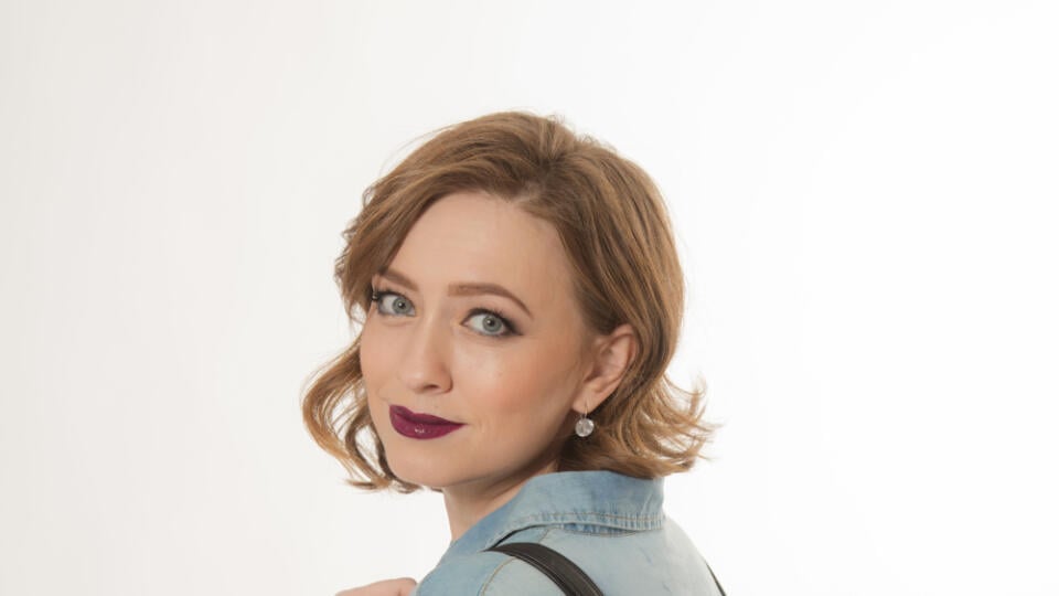 Vždy pripravená! Tak by sa dala charakterizovať Petra Poláčiková- Moderátorka jojkárskeho Top Staru, ktorá podľahla trendu nosenia ruksakov. Ako sa sama hovorí, je to jej aktuálna vychytávka, s ktorou sa úplne stotožnila. Samozrejme, nosí aj veľké kabelky, ktoré sú pre každú ženu najpraktickejšie. „Nosím v nich naozaj všeličo a hocikedy mi z nich trčí aj zelenina,“ smeje sa sympatická mama dvanásťročného Šimona.