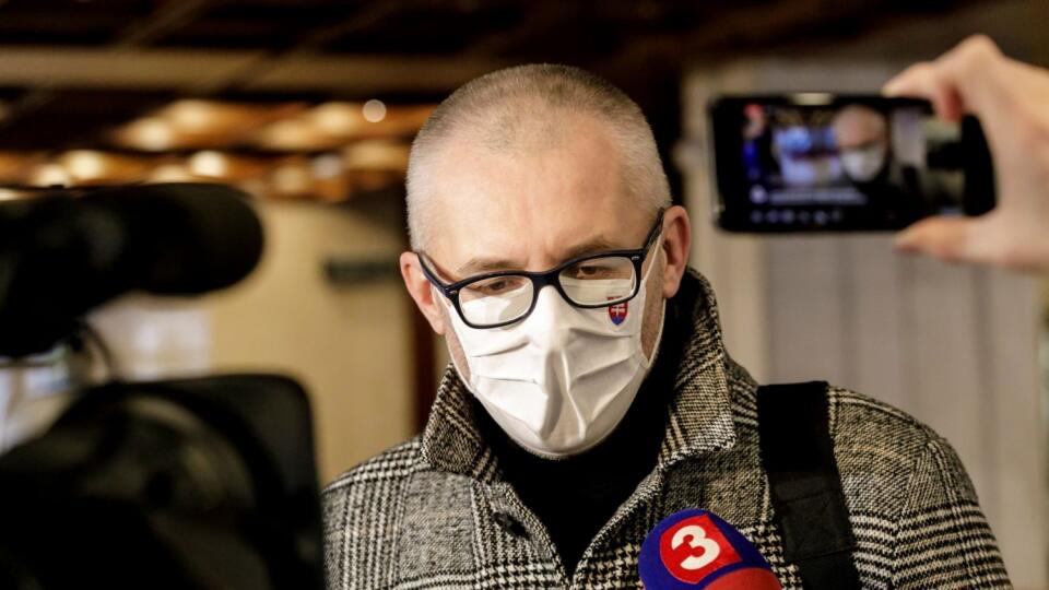 Na snímke poslanec NRSR Miroslav Kollár odpovedá na otázky novinárov počas 23. schôdze Národnej rady SR v Bratislave 29. januára 2021. FOTO TASR – Dano Veselský
