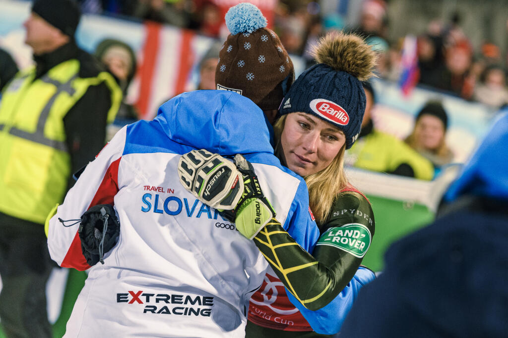 Američanke pravdepodobne prišlo smutno kvôli otcovi. Jeff Shiffrin náhle zomrel minulý rok.