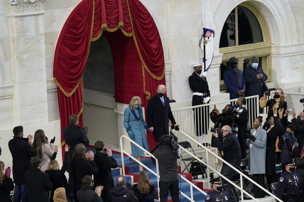 Joe Biden s manželkou Jill prichádzajú na inauguráciu 46. prezidenta USA.