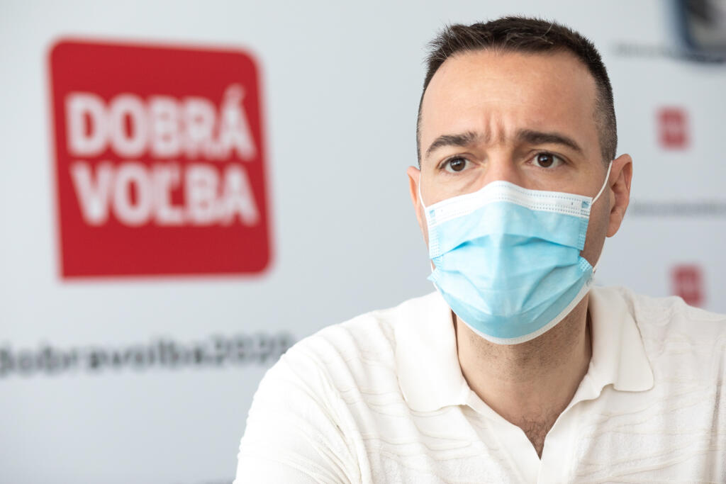Na fotke je Tomáš Drucker zo strany Dobrá Voľba