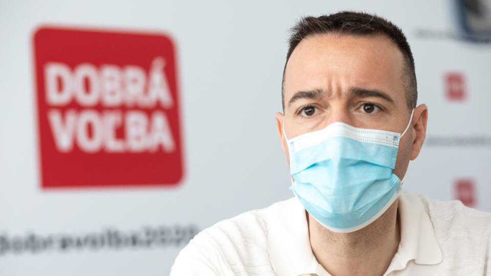 Na fotke je Tomáš Drucker zo strany Dobrá Voľba