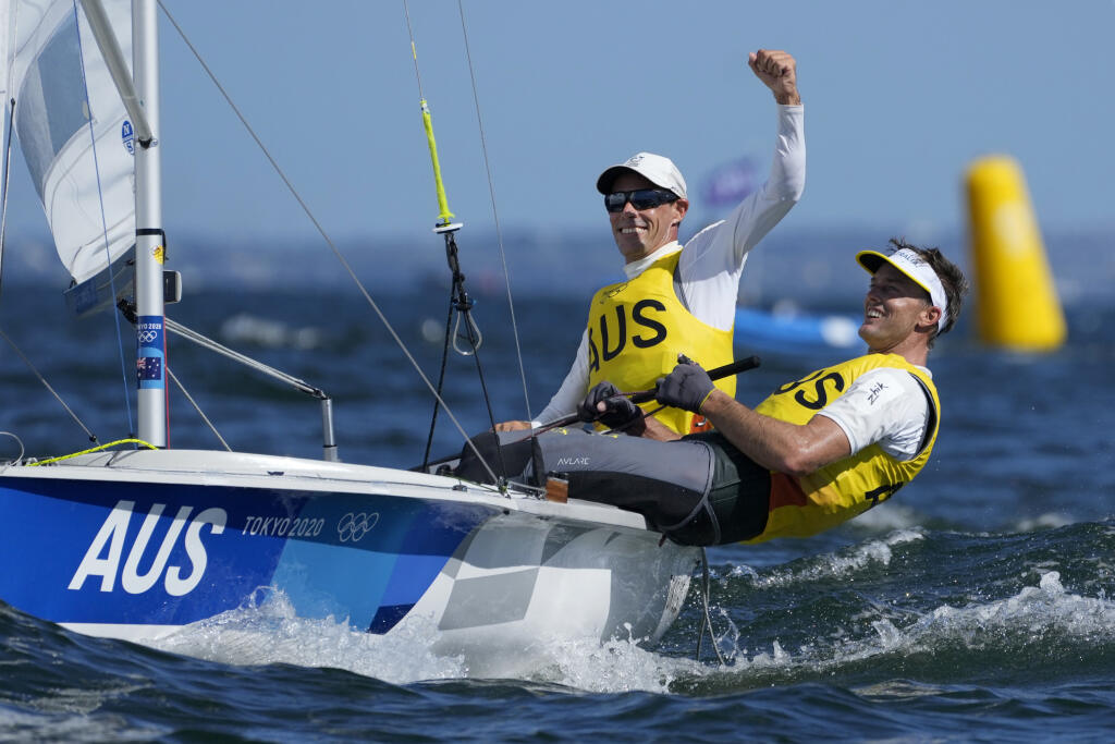 EBE 50 Tokio - Na snímke austrálski jachtári Mathew Belcher (vľavo) a Will Ryan sa stali víťazmi na XXXII. letných OH 2020 v Tokiu v triede 470er v prístave Enošima v stredu 4. augusta 2021. FOTO TASR/AP
Australia's Will Ryan and Mathew Belcher celebrate after placing first in the men's 470 raceat the 2020 Summer Olympics, Wednesday, Aug. 4, 2021, in Fujisawa, Japan. (AP Photo/Gregorio Borgia)