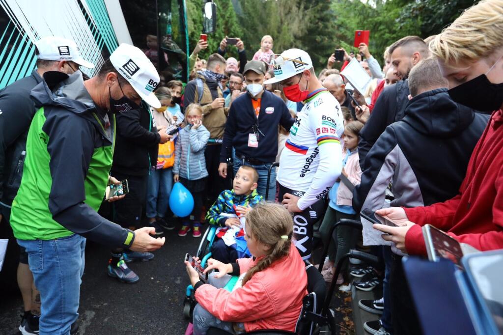 Peter Sagan urobil radosť fanúšikom podpismi a fotografiami