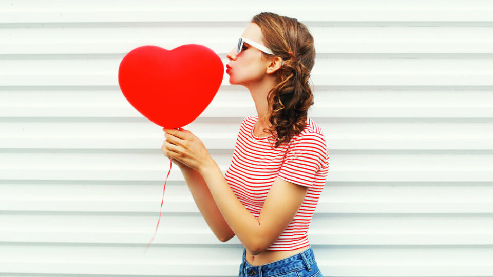 Pretty,Woman,Making,Air,Kiss,With,Red,Balloons,Heart,Shape