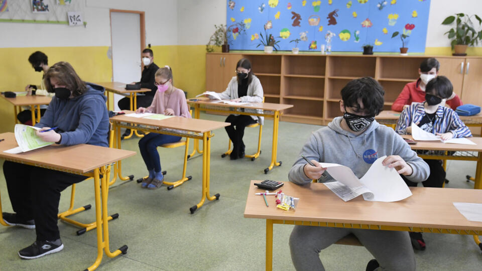 Na snímke testovanie deviatakov
