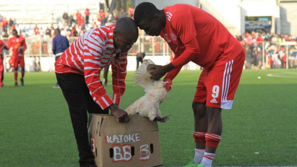 Futbalista v Malawi dostal sliepku.