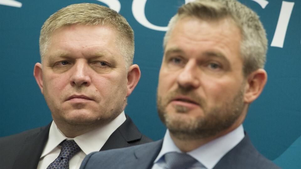Predseda strany SMER-SD Robert Fico (vľavo) a bývalý premiér a predseda strany HLAS-SD Peter Pellegrini