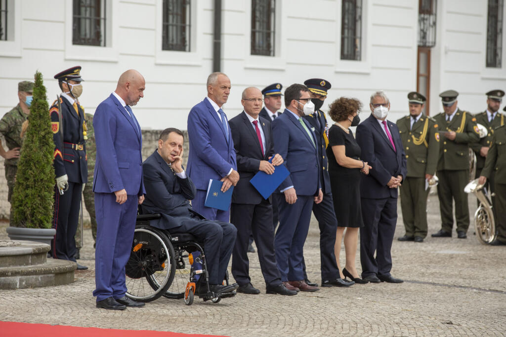 Slovenskí oympionici skladajú prisahu do rúk prezidentky Zuzany Čaputovej pred odletom do Tokia.