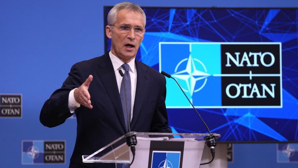 KK25 Brusel - Generálny tajomník NATO Jens Stoltenberg hovorí počas tlačovej konferencie v sídle NATO v Bruseli 20. októbra 2021. FOTO TASR/AP
NATO Secretary General Jens Stoltenberg speaks during a media conference at NATO headquarters in Brussels, Wednesday, Oct. 20, 2021. (AP Photo/Virginia Mayo)