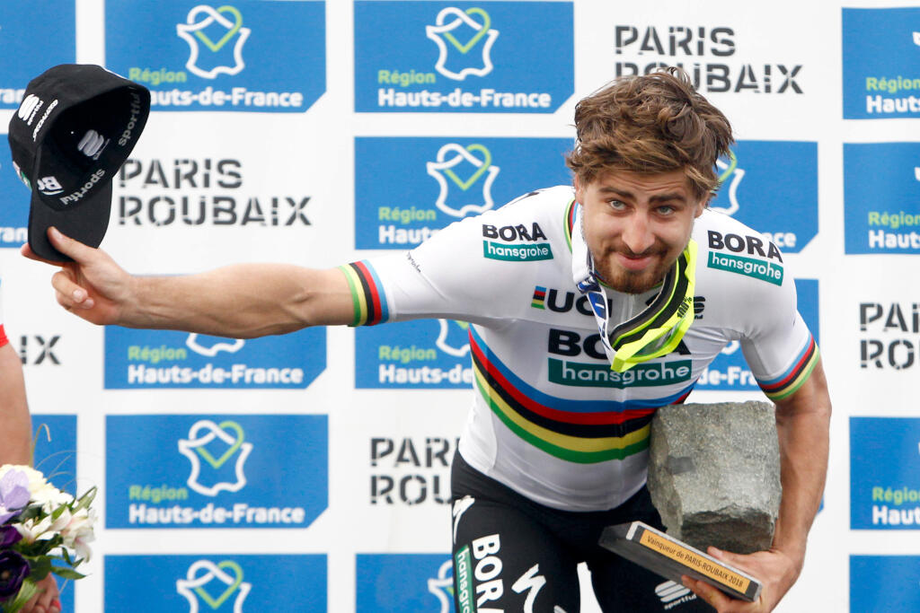 Slovenský cyklista Peter Sagan triumfoval na treťom monumente sezóny, 116. ročníku Paríž - Roubaix 8. apríla 2018 v Roubaixe. Sagan zvládol 257 km dlhú