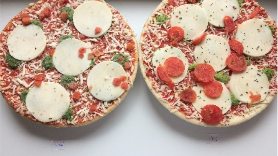 Na rakúskej pizzi je 7 koliesok mozarelly, zatiaľ čo na našej ich je len 5.