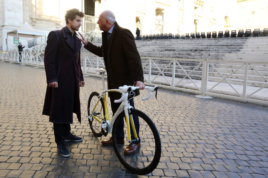 Trojnásobný majster sveta v cyklistike Slovák Peter Sagan sa účastní na pravidelnej generálnej audiencii na Námestí sv. Petra vo Vatikáne 24. januára 2018