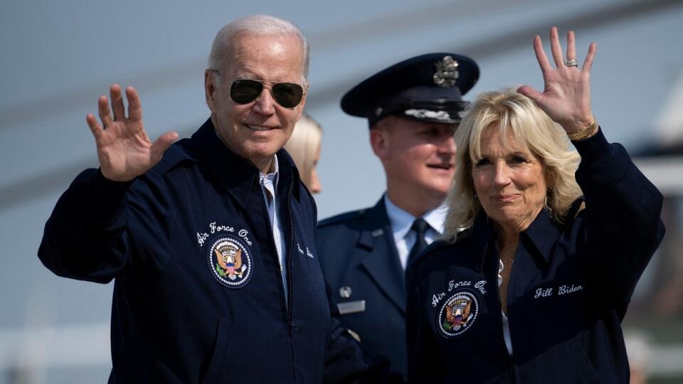 Americký prezident Joe Biden s prvou dámou Jill Bidenovou pricestovali do Londýna na pohreb kráľovnej Alžbety II.