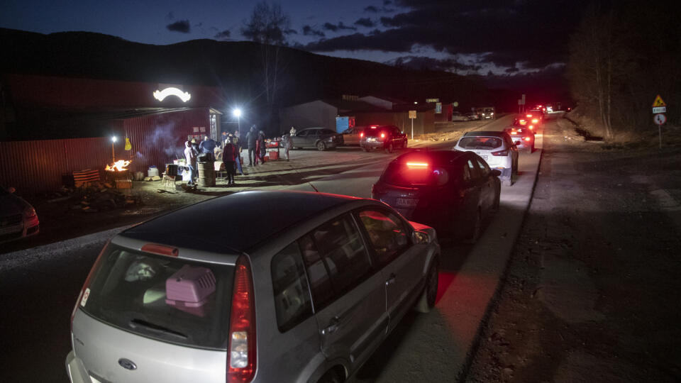 Vojna na Ukrajine. Situácia v pohraničí počas prvých dňoch po invázii ruských vojsk na územie Ukrajiny. Na snímke dopravná situácia v blízkosti hraničného priechodu Veľké Berezné/ Ubľa, kadiaľ sa matky s deťmi snažia dostať na Slovensko.