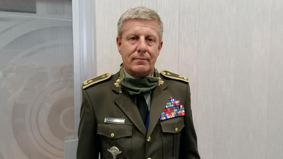 Minister obrany Jaroslav Naď (OĽANO) odvolal vo štvrtok 27. augusta 2020 s okamžitou platnosťou súčasného riaditeľa Ústrednej vojenskej nemocnice SNP v Ružomberku Petra Vaněka. Dôvodom je ekonomický i personálny rozklad nemocnice, masívne zlyhanie manažmentu, porušovanie zákona i nehospodárne nakladanie s financiami. Na snímke nový riaditeľ Ústrednej vojenskej nemocnice v Ružomberku brigádny generál Vladimír Lengvarský. V Bratislave, 27. augusta 2020. FOTO TASR - Martina Kriková