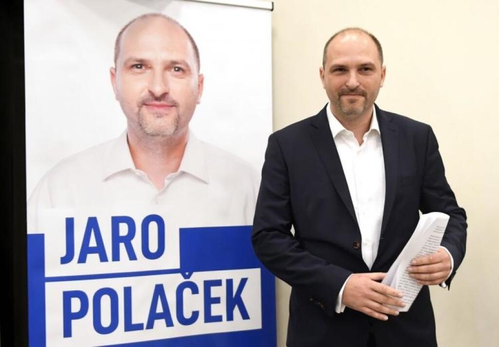 Boj o vodárne z Gorily sa zostruje. Východ sa spája voči ich šéfovi i Košiciam
