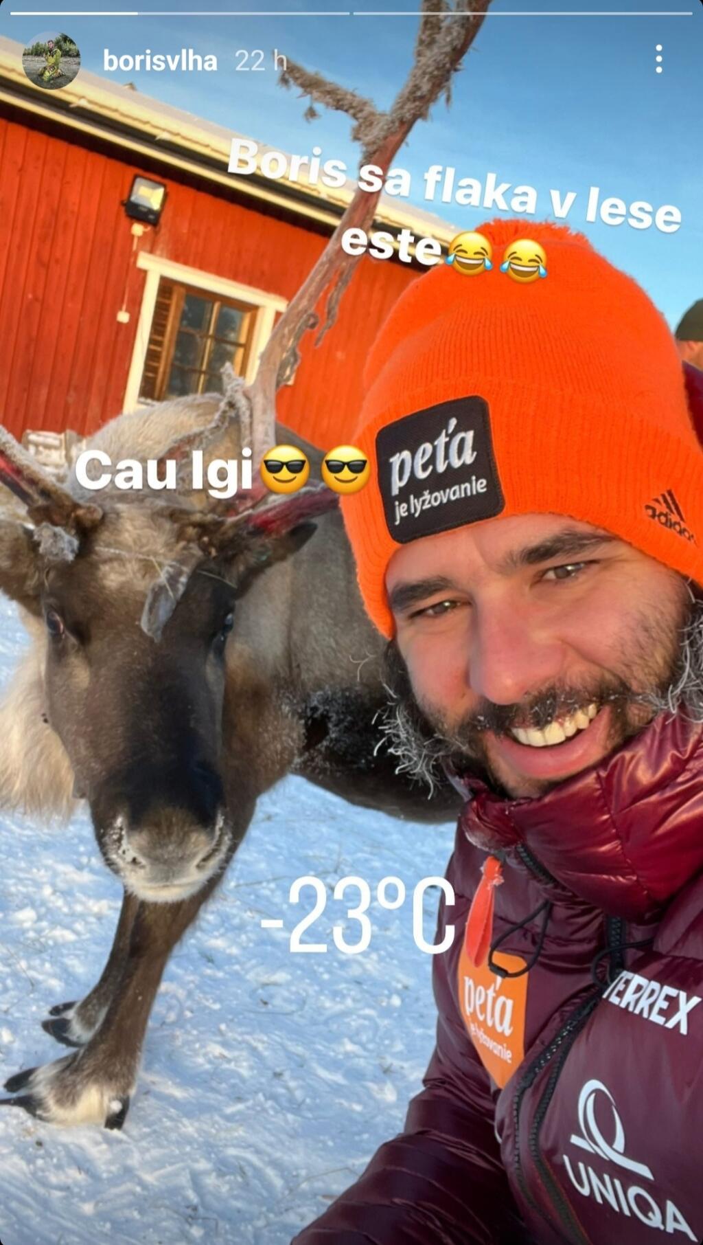 Návštevu sobov pred prvými pretekmi si v Laponsku užil aj Petin brat Boris, ktorý si s jedným urobil selfie.