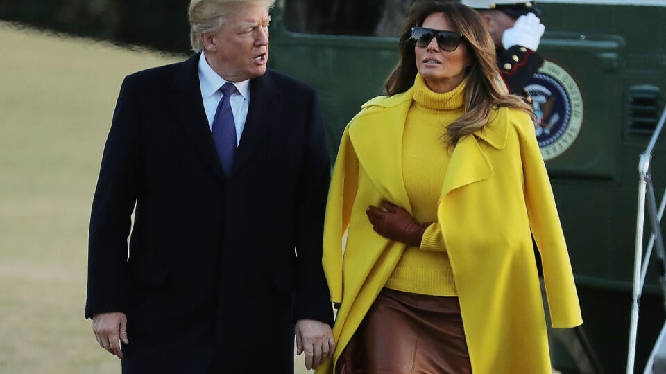 Trumpovo verejné tajomstvo: Melania je na jeho plešinu nepochybne zvyknutá, no rádoví občania už pomenej. Predsa len, Donald robí možné aj nemožné, aby svoj „hendikep“ zamaskoval...