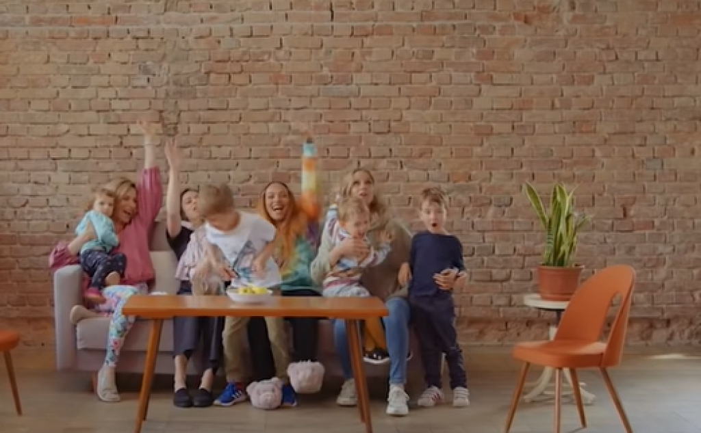Marcinková v novom videoklipe Nely Pociskovej úplne žiari