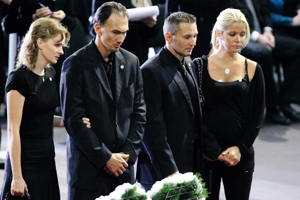Posledná rozlúčka s Pavlom Demitrom na trenčianskom štadióne.