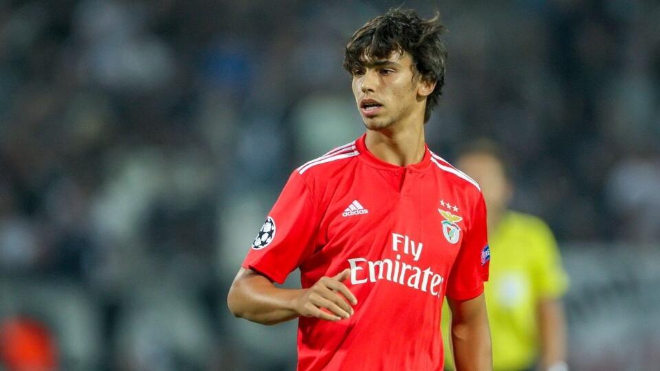 Španielsky futbalový klub Atletico Madrid získal z Benficy Lisabon portugalského tínedžera Joaa Felixa za 126 miliónov eur.