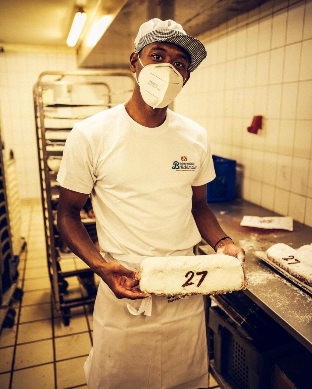 Na pečive nemohlo chýbať číslo 27, s ktorým Alaba hráva.