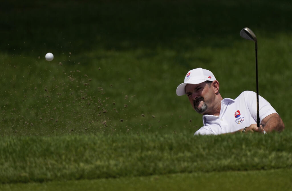 Na snímke slovenský reprezentant v golfe Rory Sabbatini v 2. kole turnaja na XXXII. letných OH v Tokiu 31. júla 2021. Sabbatini figuruje aj po sobotnom skompletizovaní programu 2. kola olympijského turnaja naďalej na priebežnom 11. mieste, na ktorom je spoločne s ďalšími tromi hráčmi.
