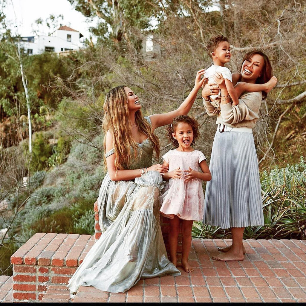 Chrissy Teigen (35) a mama Vilailuck