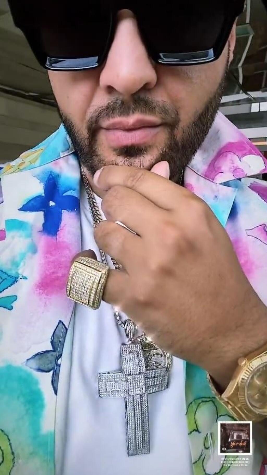 Rytmus v Chorvátsku predviedol luxusný outfit aj šperky.