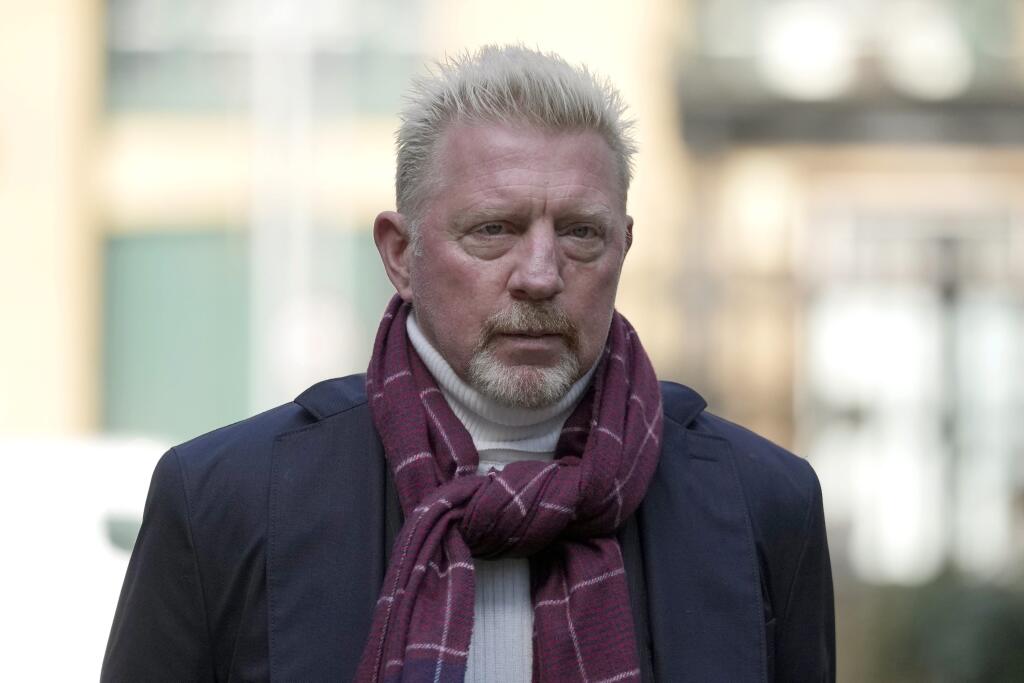 Bývalý nemecký tenista Boris Becker prichádza na súd v Londýne 7. apríla 2022. Becker bol obvinený z 19 priestupkov za neposkytnutie finančných prostriedkov a majetku v rámci konkurzného konania.