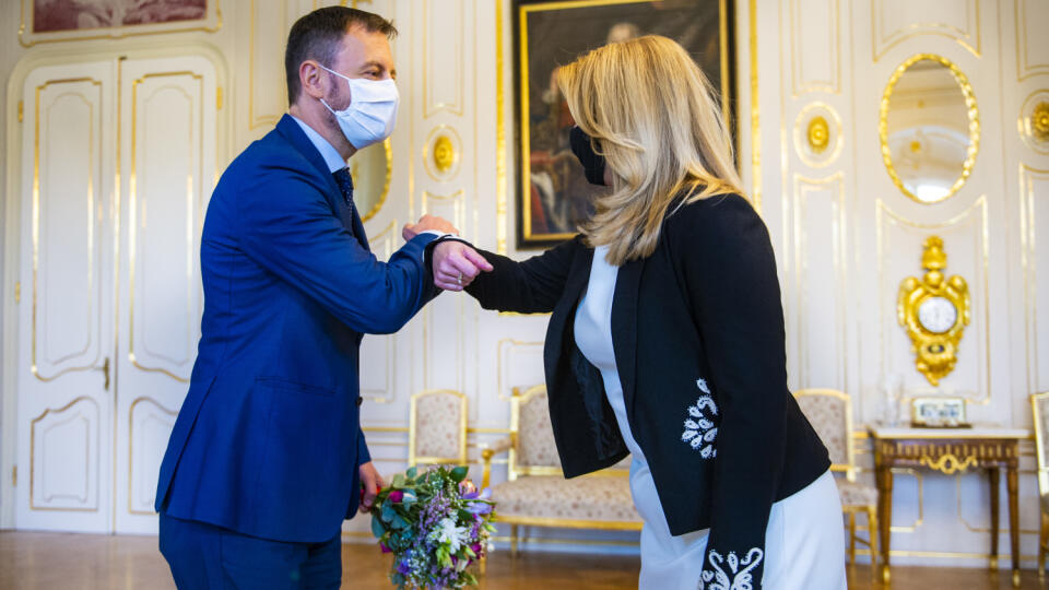 Na snímke minister financií SR Eduard Heger (OĽaNO) a prezidentka SR Zuzana Čaputová počas prijatia v Prezidentskom paláci 28. septembra 2020 v Bratislave. FOTO TASR - Jakub Kotian