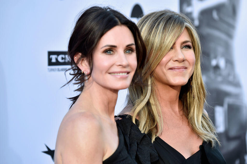 HOLLYWOOD, CA - JUNE 07: Courteney Cox (L) and Jennifer Aniston attend the American Film Institute's 46th Life Achievement Award Gala Tribute to George Clooney at Dolby Theatre on June 7, 2018 in Hollywood, California. 389980 (Photo by Frazer Harrison/Getty Images for Turner)