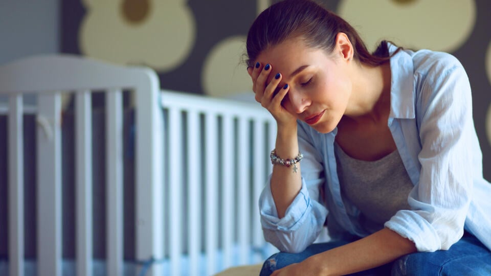 Samovoľný únik moču postihuje najmä ženy po pôrode, v menopauze a v staršom veku.