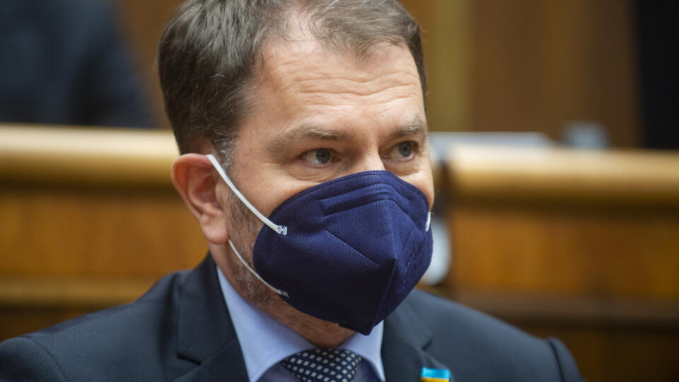 Na snímke podpredseda vlády Sr a minister financií SR Igor Matovič (OĽaNO) počas 59. schôdze Národnej rady Slovenskej republiky k aktuálnej situácii na Ukrajine v piatok 25. februára 2022 v Bratislave. FOTO TASR - Jakub Kotian