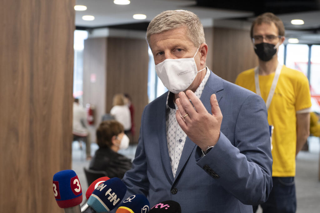Minister zdravotníctva SR Vladimír Lengvarský vyslal jasný signál odporcom očkovania. FOTO TASR - Pavel Neubauer
